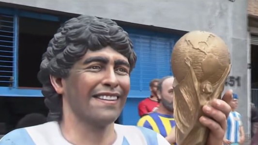 Messi, Maradona y hasta Colapinto: el impresionante "museo de estatuas" que es furor en el sur de Rosario