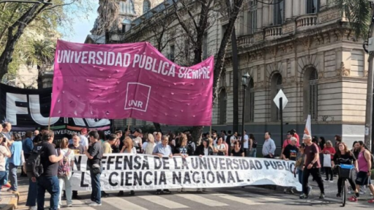 Docentes de la UNR realizarán una semana de paro del 26 al 31 de mayo