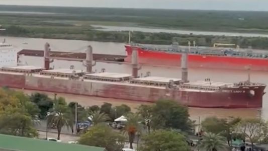 Choque de barcos frente a Rosario: advierten que el accidente pudo generar una grave contaminación en el río Paraná