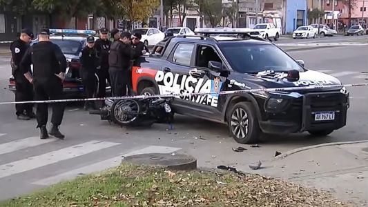 Persecución y choque: dos jóvenes terminaron heridos tras impactar contra un patrullero