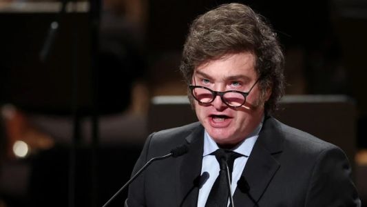 Milei volvió a respaldar a Adorni: "Ni en p... se va, estoy tranquilo"
