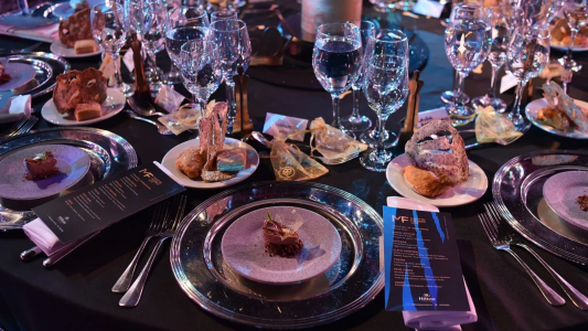 Martín Fierro 2026: cuál es el exclusivo menú gourmet que disfrutarán los famosos en el Hotel Hilton