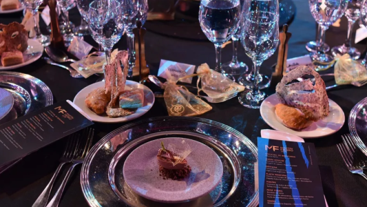 Martín Fierro 2026 en Buenos Aires: el exclusivo menú gourmet del Hotel Hilton para la gran noche de la televisión