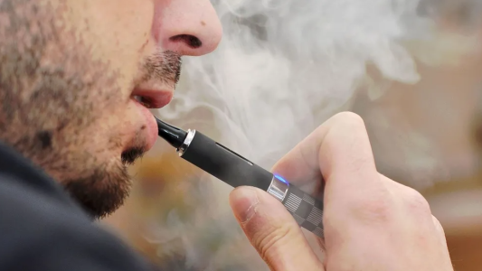 Vapeadores: el fin de la prohibición abre un nuevo debate sanitario