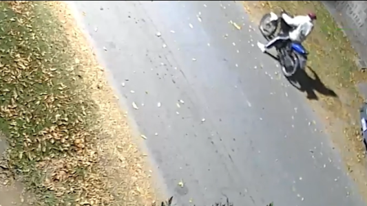 Granadero Baigorria: se encerró en el auto y frustró el robo