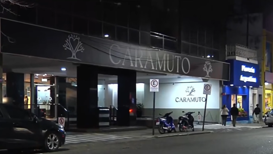 Le robaron la moto mientras velaba a su abuelo