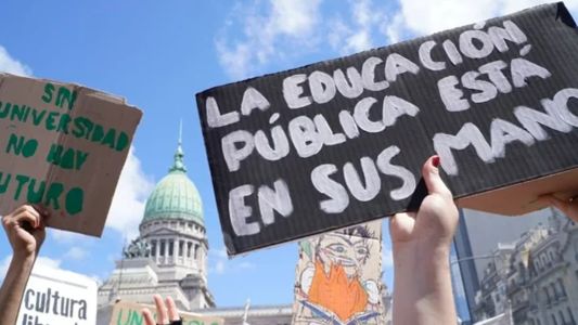 El Gobierno dice que cumple con el presupuesto universitario y calificó de “falsa” la denuncia por los hospitales