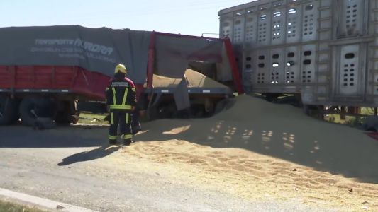 Fuerte siniestro vial entre dos camiones y una camioneta en la Ruta Nacional 34
