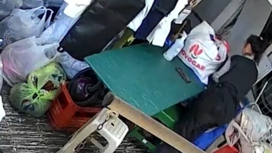 Descubrió que su empleada le robaba al recibir una alerta del banco