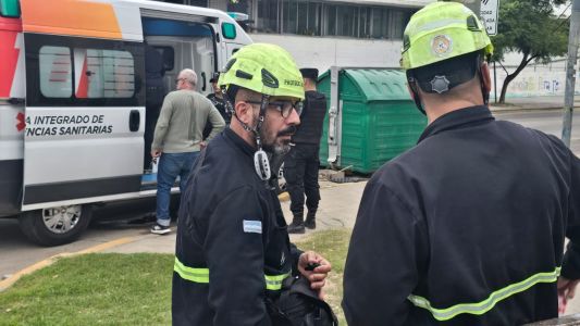 Se derrumbó parte del techo de una vivienda en refacción y un obrero resultó herido