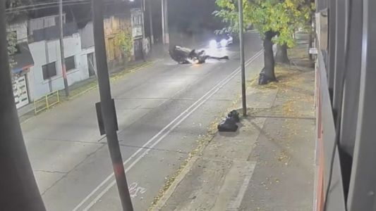 Impactante choque y vuelco en zona oeste