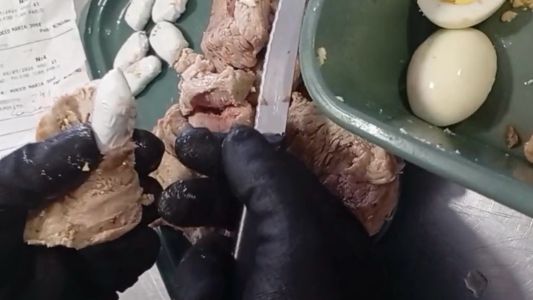 Detuvieron a una mujer que intentó ingresar cocaína escondida en bifes en la cárcel