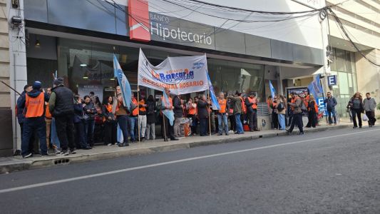 Bancarios realizaron un paro ante el cierre de sucursales y despidos