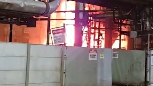 Impactante incendio en la planta de Vicentín en Ricardone