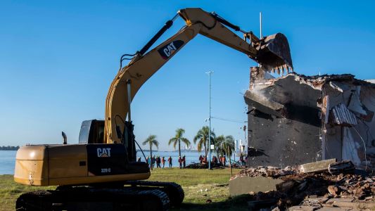 Comenzó la transformación de la Costa Norte con la demolición del bar Mordisco