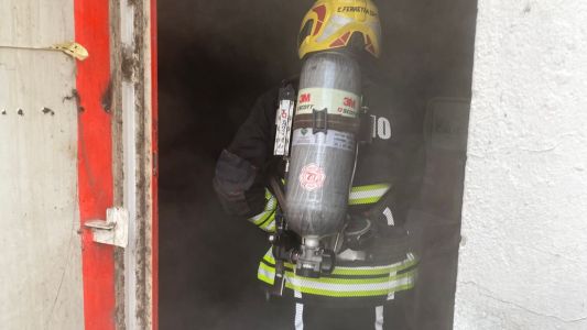 Incendio en depósito de Rosario moviliza a equipos de emergencia