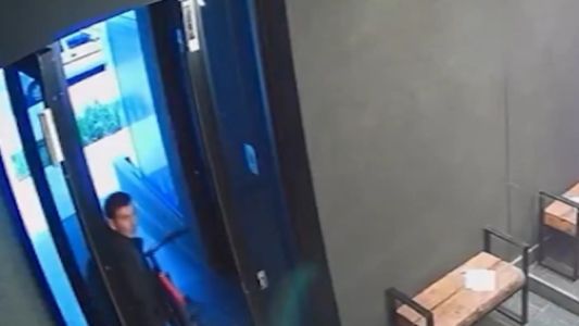 Forzaron la puerta de ingreso de un edificio y robaron dos bicicletas