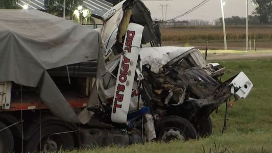 Choque entre camiones en la autopista Rosario-Buenos Aires