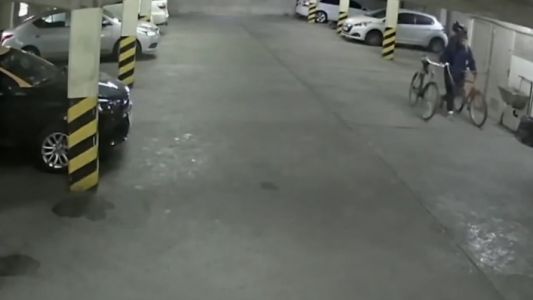 Ingresó a una cochera y robó una bicicleta