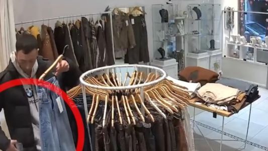 Simuló ser un cliente, distrajo a la empleada y robó un celular