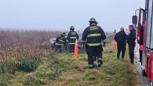 Fatal siniestro vial entre un camión y un auto en medio de la niebla