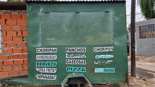 Balearon un carrito de comidas y un adolescente terminó herido