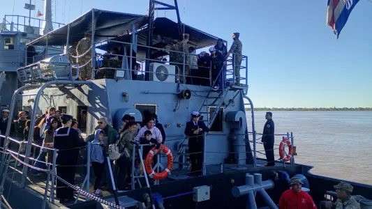 Llegaron los buques de la Armada Argentina a Rosario