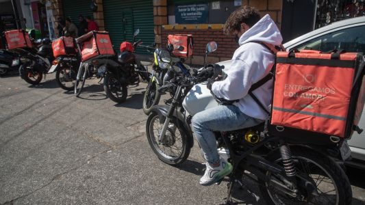 Delivery en Rosario: cada vez más cadetes trabajan en la informalidad