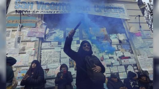 La Cámpora movilizó frente al domicilio de Cristina Kirchner y recordó la asunción de Néstor Kirchner