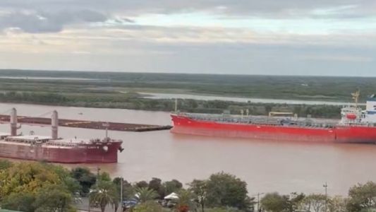 Videos: impactante choque en el río Paraná frente a la costa de Rosario