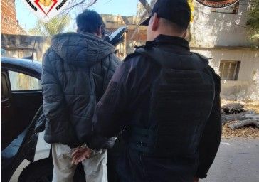 Un hombre fue detenido por violencia de género en la zona sur y se incautaron dos bolsas con droga