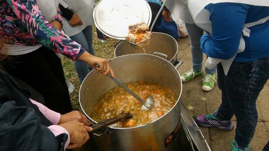 Kicillof suspendió la ayuda alimentaria y crece la tensión interna
