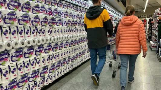 Fuerte caída del consumo masivo en marzo: sigue sin mostrar repunte y cayó más del 5%