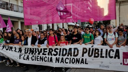 Rosario sale a la calle y se suma a la Marcha Federal Universitaria