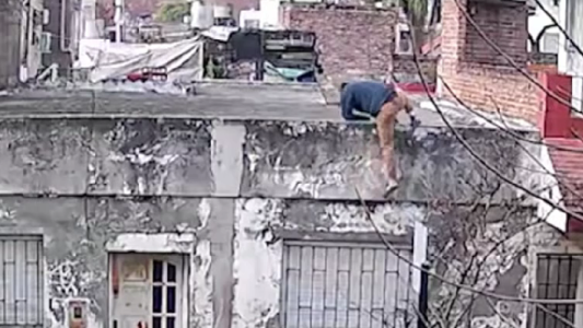 Un ladrón entró a una casa para llevarse pertenencias