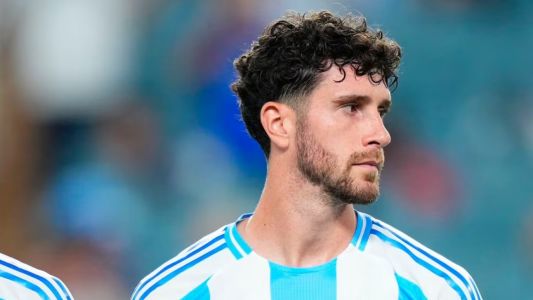 Marcos Senesi se sumó a la Selección Argentina en Kansas City tras la lesión de Balerdi