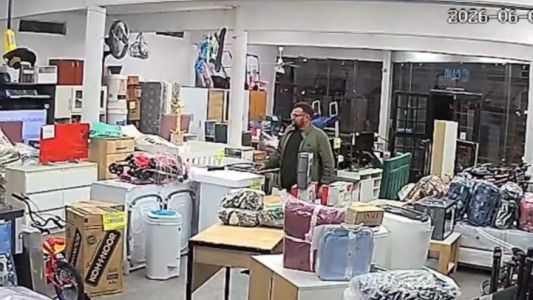Detenidos tras comprar electrodomésticos con tarjetas robadas