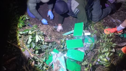 Hallaron 55 kilos de cocaína enterrados en una vivienda de Roldán