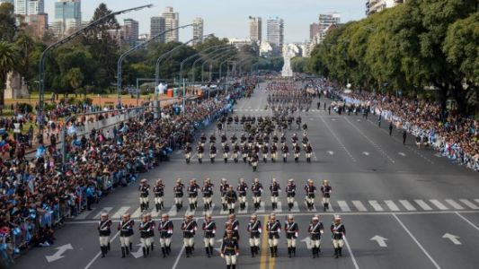 El Gobierno evalúa suspender el desfile militar del 9 de Julio en medio del ajuste en Defensa