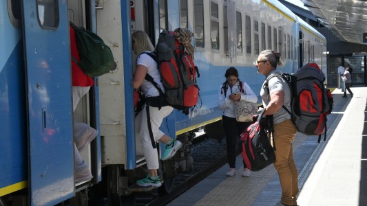 El tren Rosario–Buenos Aires cambia horarios y estación de llegada: el viaje será más largo
