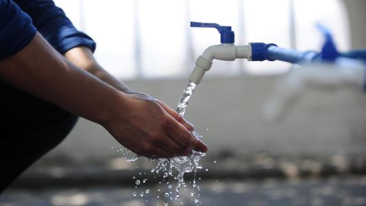 Agua potable en Rosario: anuncian la renovación de cañerías en el casco histórico y anticipan subas por debajo de la inflación