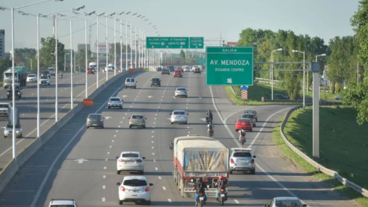 Camionero de 75 años sufre vuelco en la Circunvalación tras quedarse dormido