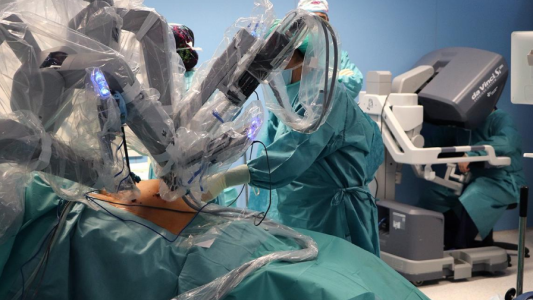 Primera cirugía torácica robótica pediátrica en Argentina realizada en Rosario