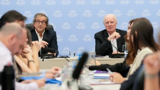 El oficialismo dictaminó el Presupuesto 2026 y buscará aprobarlo mañana en el recinto