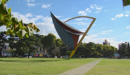 Restauran la escultura de Pérez Celis en el Mercado del Patio