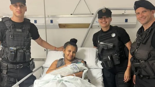 Rosario: policías asistieron un parto dentro de un patrullero en el inicio de 2026