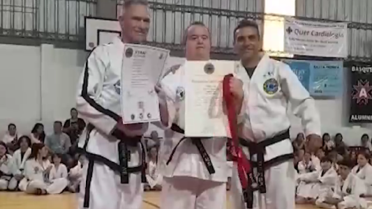 Superación personal: A los 50 años, se consagró cinturón negro en taekwondo