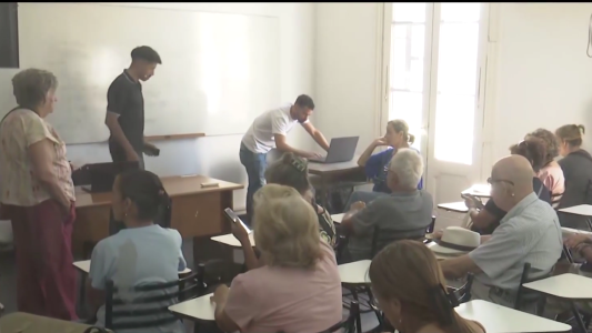 Plan FinEs 2026: abrieron las inscripciones en Santa Fe para terminar el secundario y ya hay récord de inscriptos