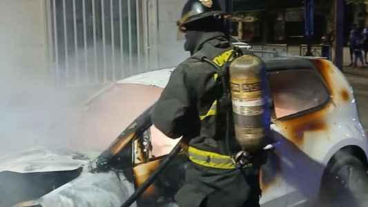 Auto incendiado durante la madrugada