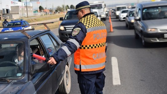 Córdoba busca legalizar las luces diurnas en rutas y una reforma a la Ley de Tránsito